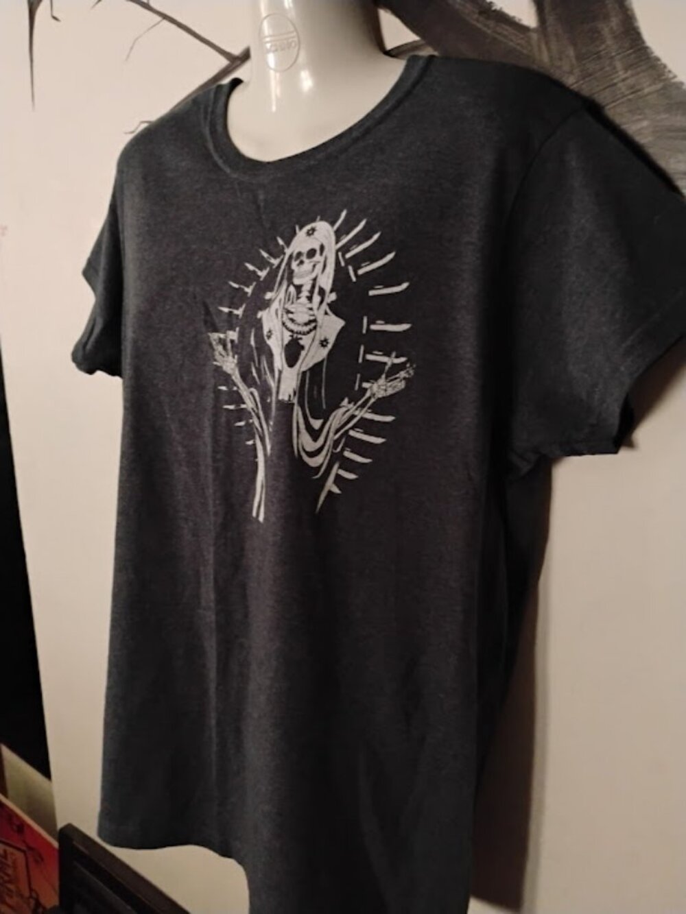 Virgen de Guadalupe Grey T-Shirt sz Large Dia de los Muertos